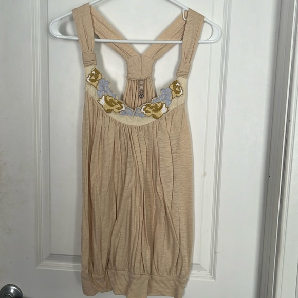 Free People beige top with floral design - Picture 1 of 3